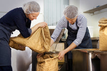 Laden Sie das Bild in den Galerie-Viewer, Vom Walde komm ich her: Senf mit Apfel, Mandelkern & Tannenspitzen (saisonal Winter)