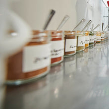 Laden Sie das Bild in den Galerie-Viewer, 23. Oktober 2025, 18h Führung: Senf Tasting & Senf selber machen - 1 Person